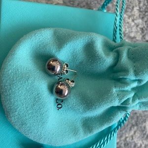 Tiffany Silver Ball Earrings original. Come with the box and pouch.